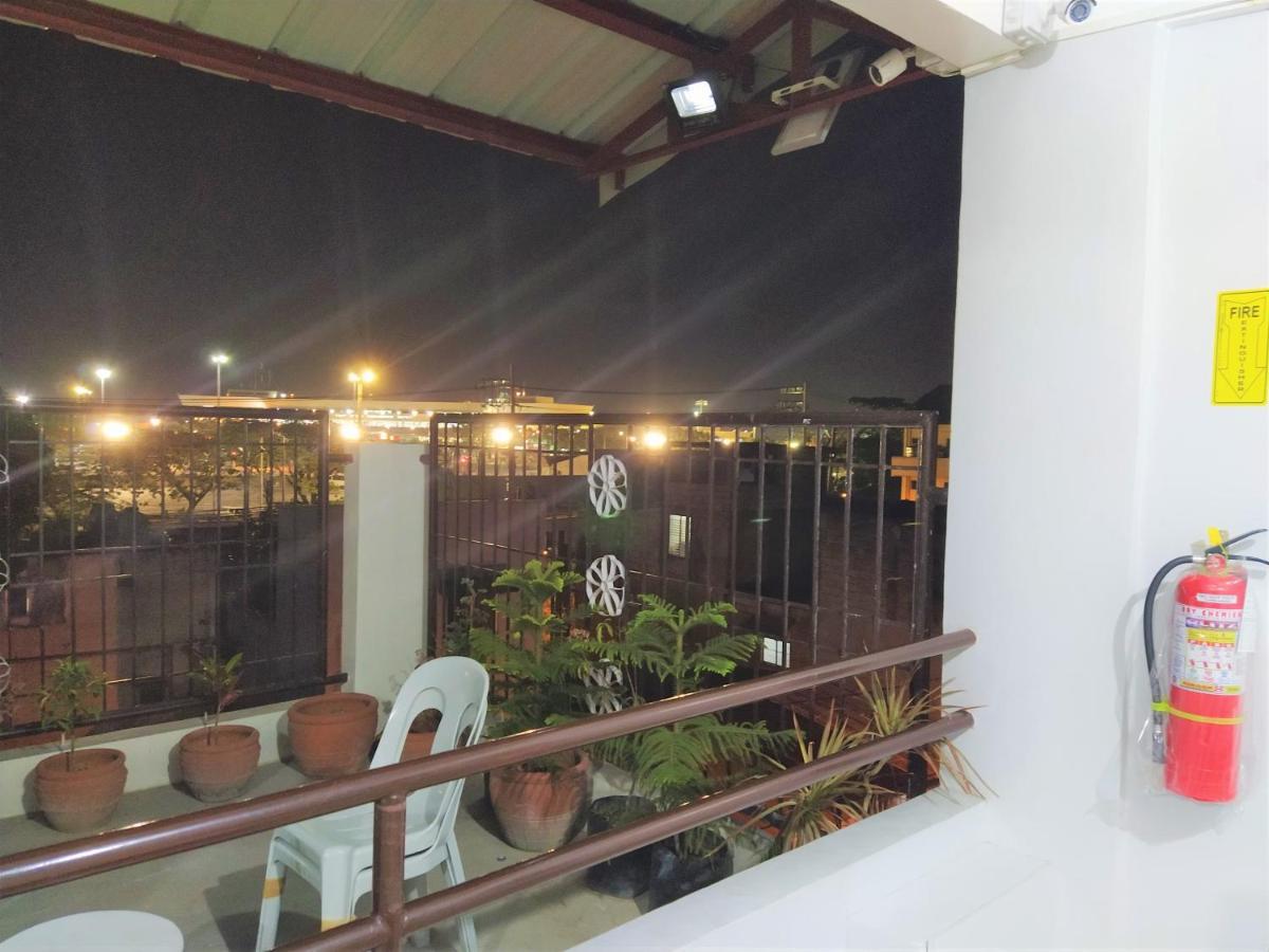 Jb Valdres Apartment Manila Bagian luar foto