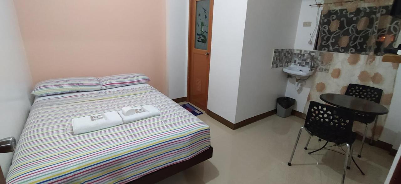 Jb Valdres Apartment Manila Bagian luar foto