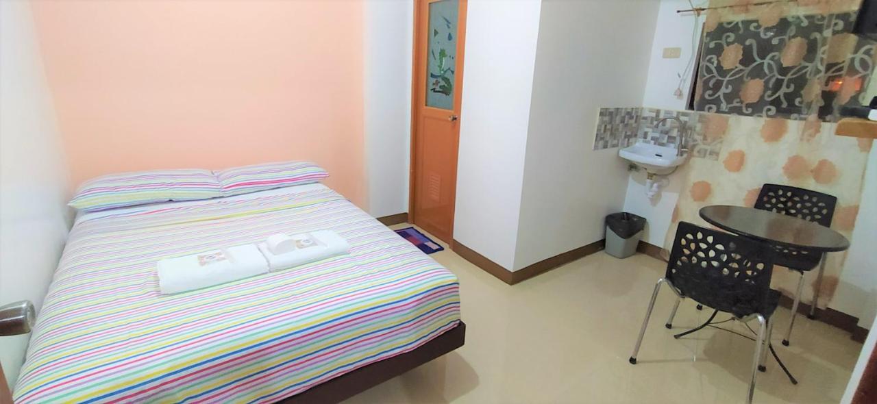 Jb Valdres Apartment Manila Bagian luar foto